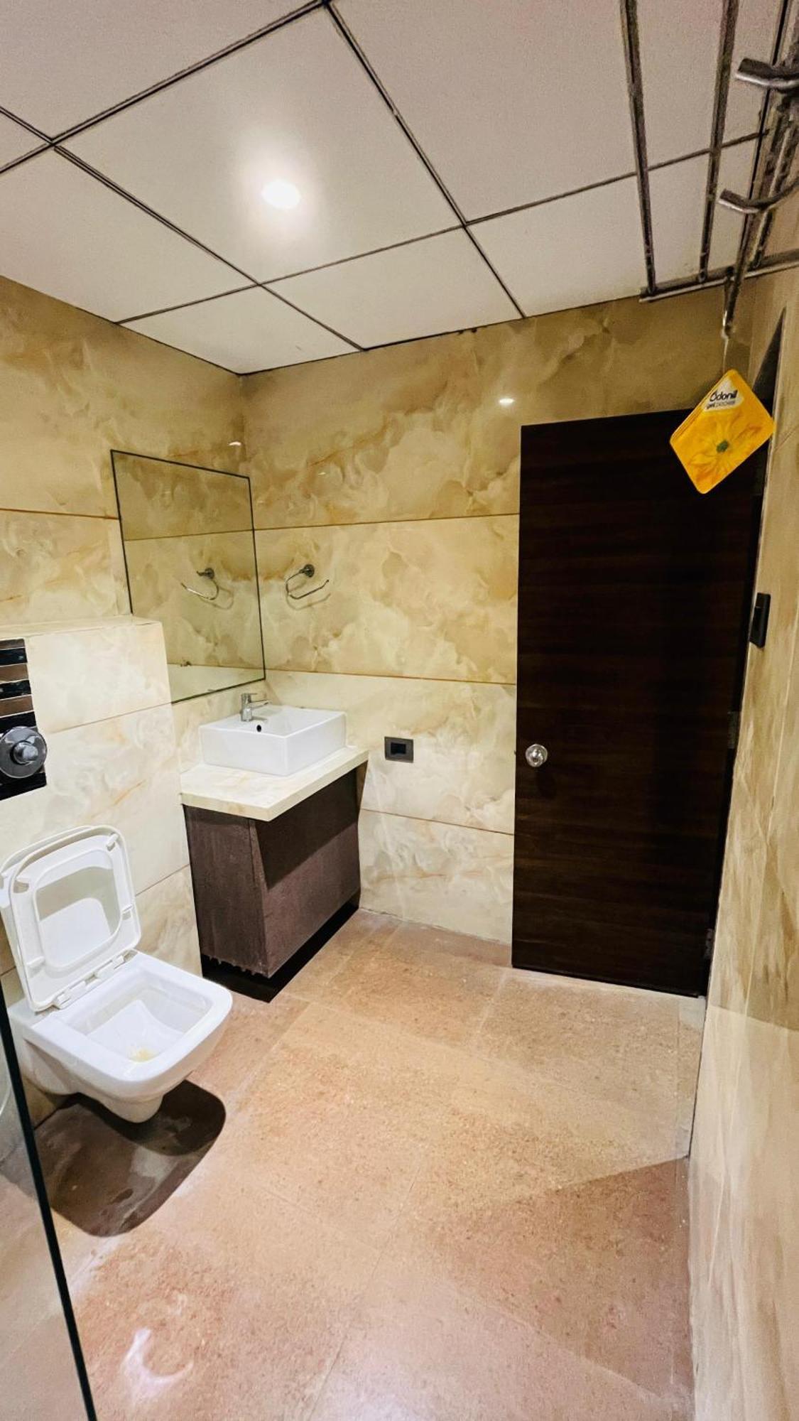 Hotel Elegant Inn Сурат Экстерьер фото