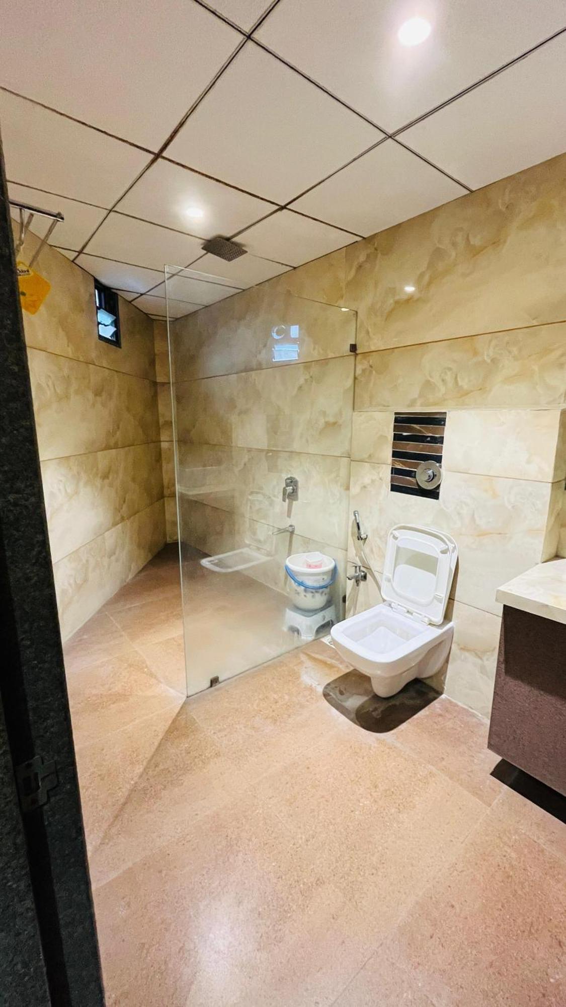 Hotel Elegant Inn Сурат Экстерьер фото