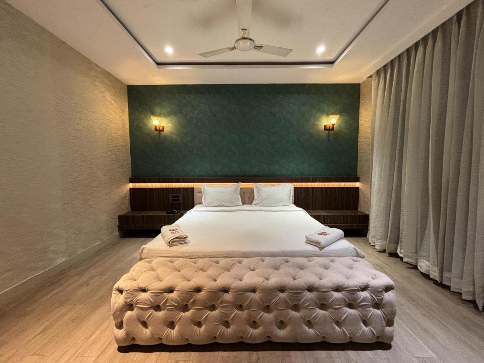 Hotel Elegant Inn Сурат Экстерьер фото
