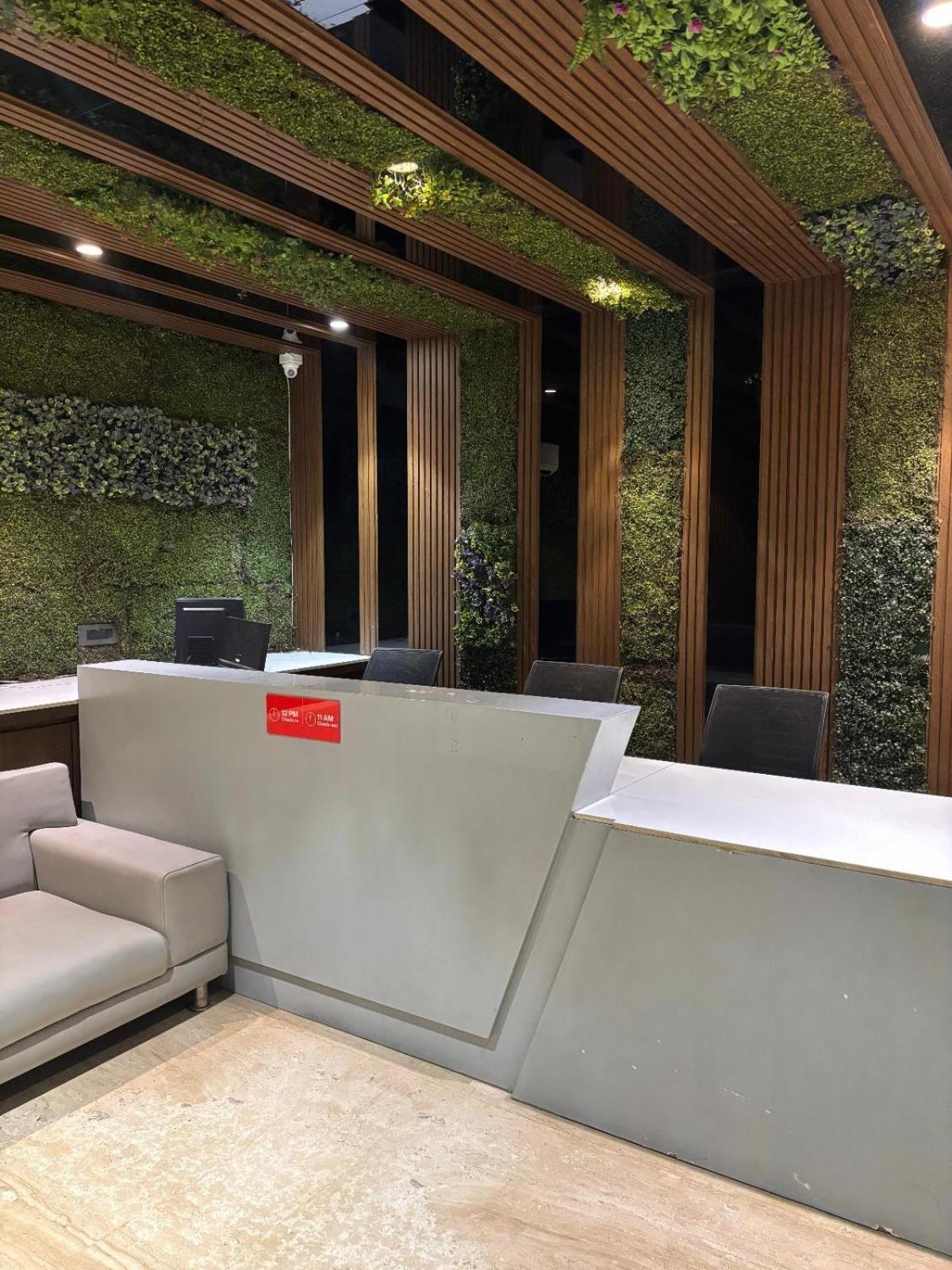Hotel Elegant Inn Сурат Экстерьер фото